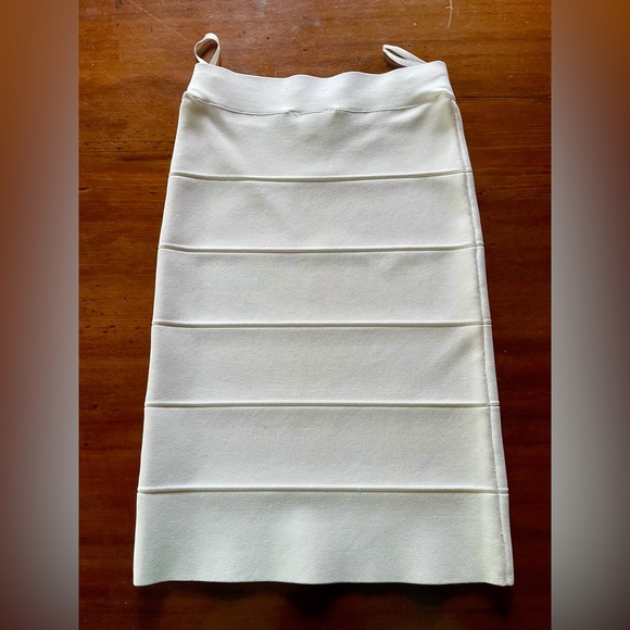 BCBG Maxazria body con skirt - Picture 2 of 3